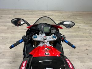 Aprilia RSV4 Factory - Foto 5