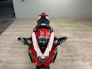 Aprilia RSV4 Factory - Foto 3