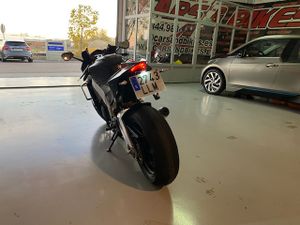 Aprilia RSV4 Factory - Foto 17