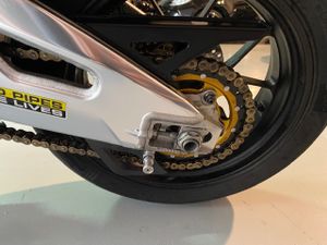 Aprilia RSV4 Factory - Foto 22