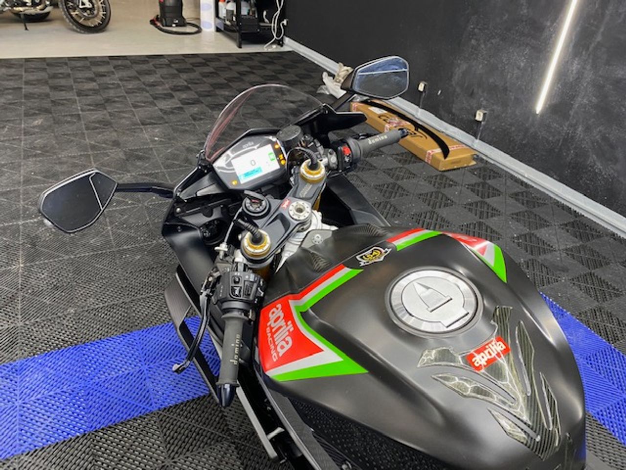 Aprilia RSV4 Factory - Foto 14