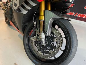 Aprilia RSV4 Factory - Foto 19