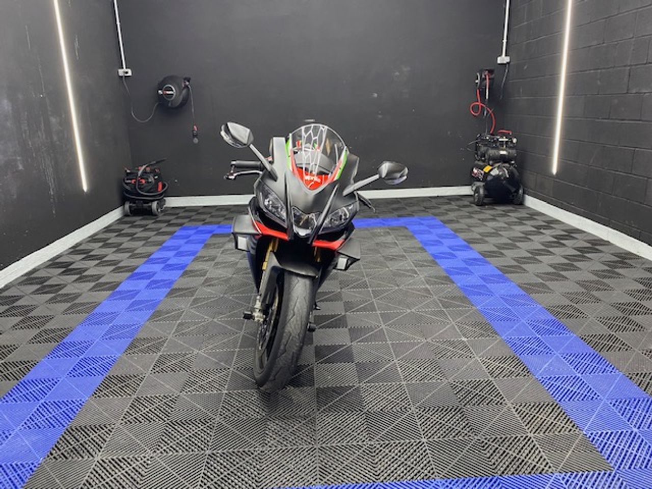 Aprilia RSV4 Factory - Foto 4