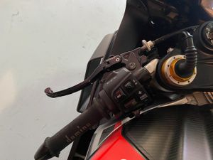 Aprilia RSV4 Factory - Foto 16