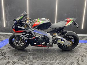 Aprilia RSV4 Factory - Foto 5