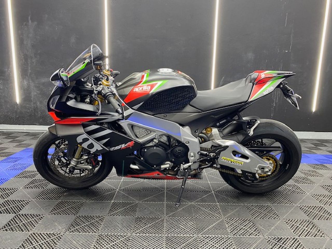 Aprilia RSV4 Factory - Foto 6