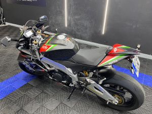 Aprilia RSV4 Factory - Foto 14