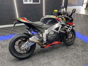 Aprilia RSV4 Factory - Foto 11