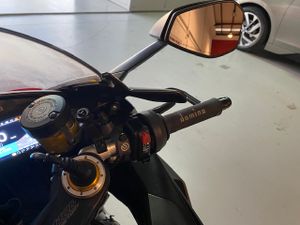Aprilia RSV4 Factory - Foto 15