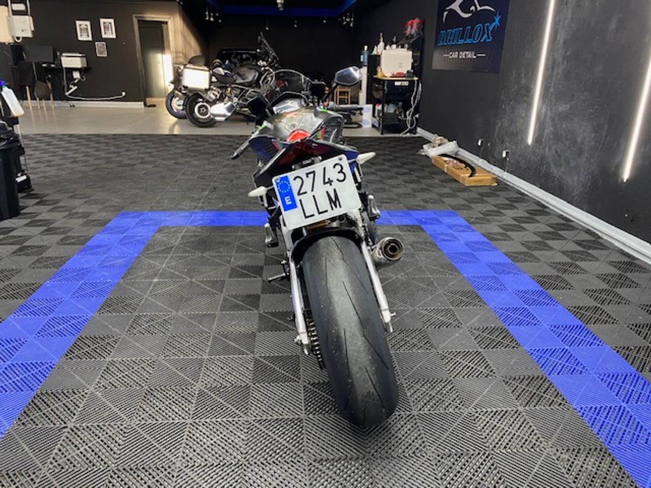 Aprilia RSV4 Factory - Foto 9