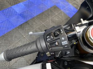 Aprilia RSV4 R - Foto 15