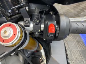 Aprilia RSV4 R - Foto 14