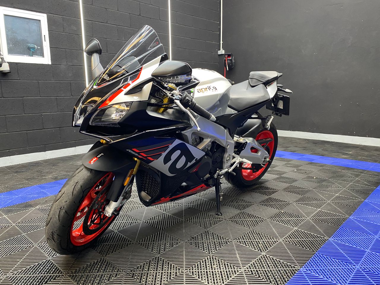 Aprilia RSV4 R - Foto 6