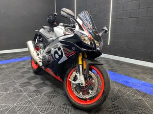Aprilia RSV4 R - Foto 16
