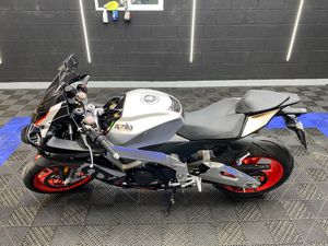 Aprilia RSV4 R - Foto 8