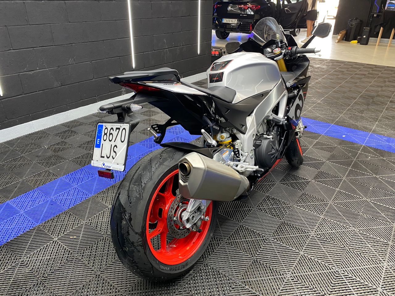 Aprilia RSV4 R - Foto 12
