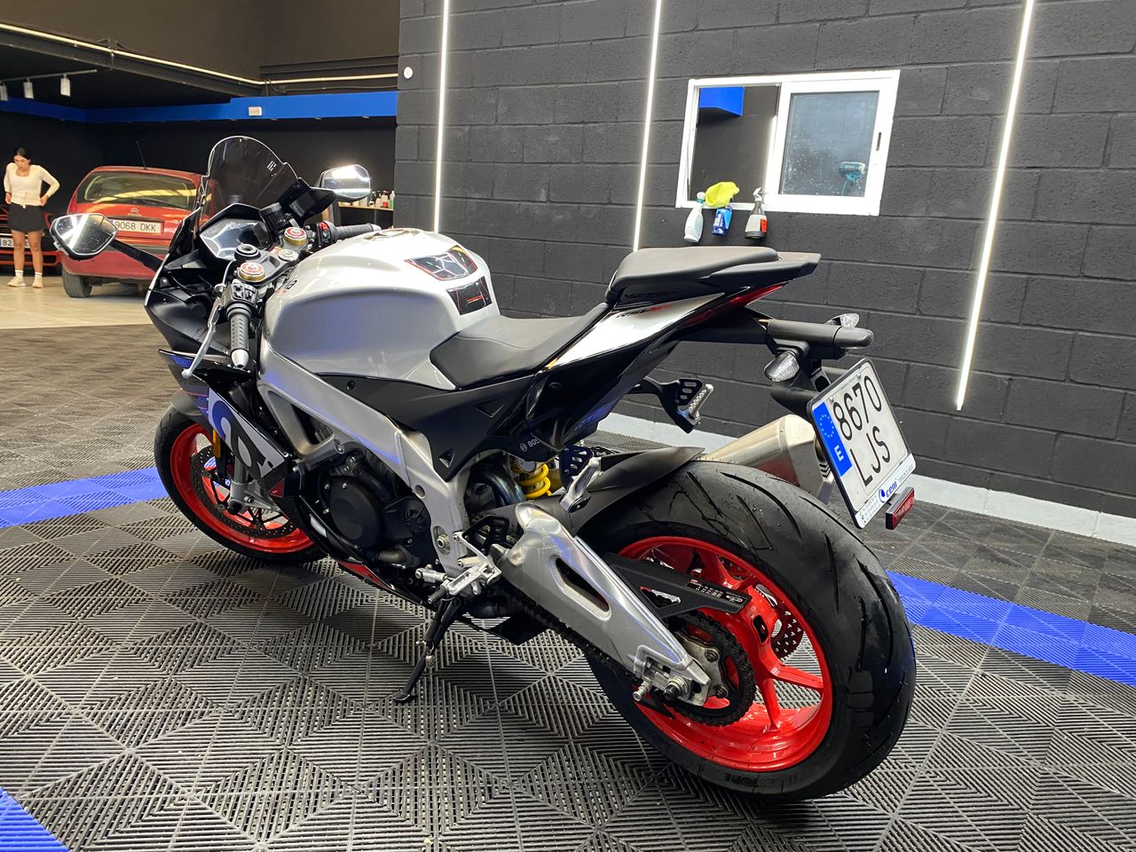 Aprilia RSV4 R - Foto 8