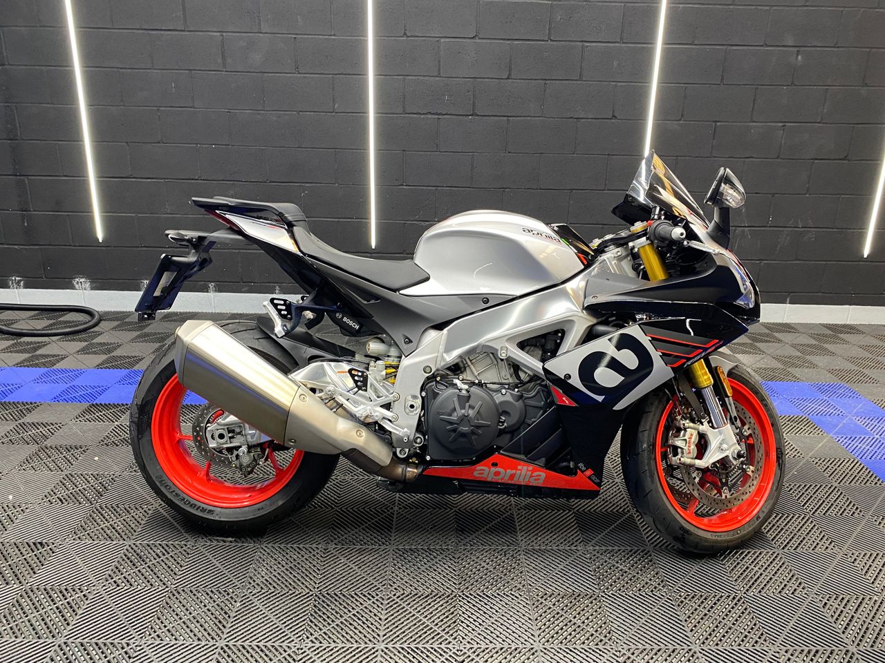 Aprilia RSV4 R - Foto 3