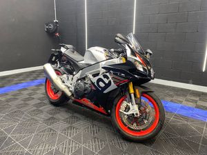 Aprilia RSV4 R - Foto 2