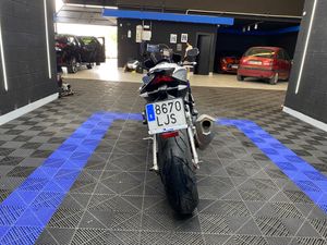 Aprilia RSV4 R - Foto 12