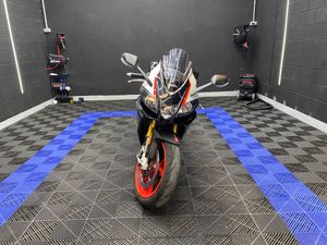 Aprilia RSV4 R - Foto 6
